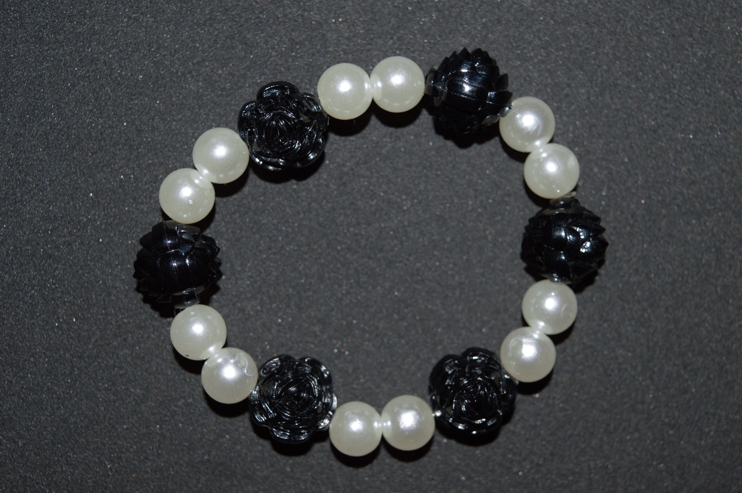 Cream pearl and black rose bead bracelet
