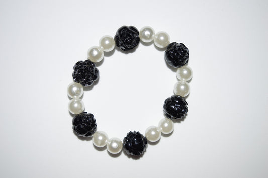 Cream pearl and black rose bead bracelet