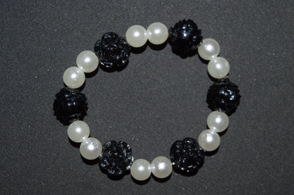 Cream pearl and black rose bead bracelet