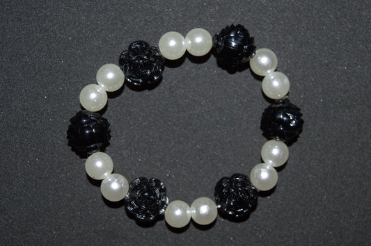 Cream pearl and black rose bead bracelet
