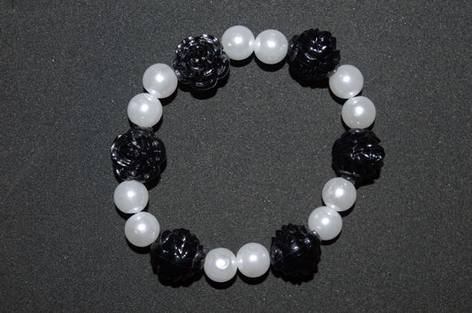White pearl and black rose bead bracelet