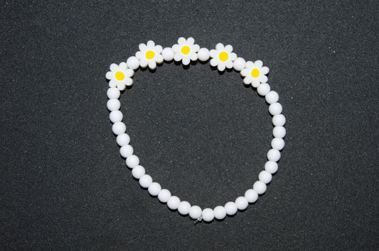 Dainty Daisy bracelet