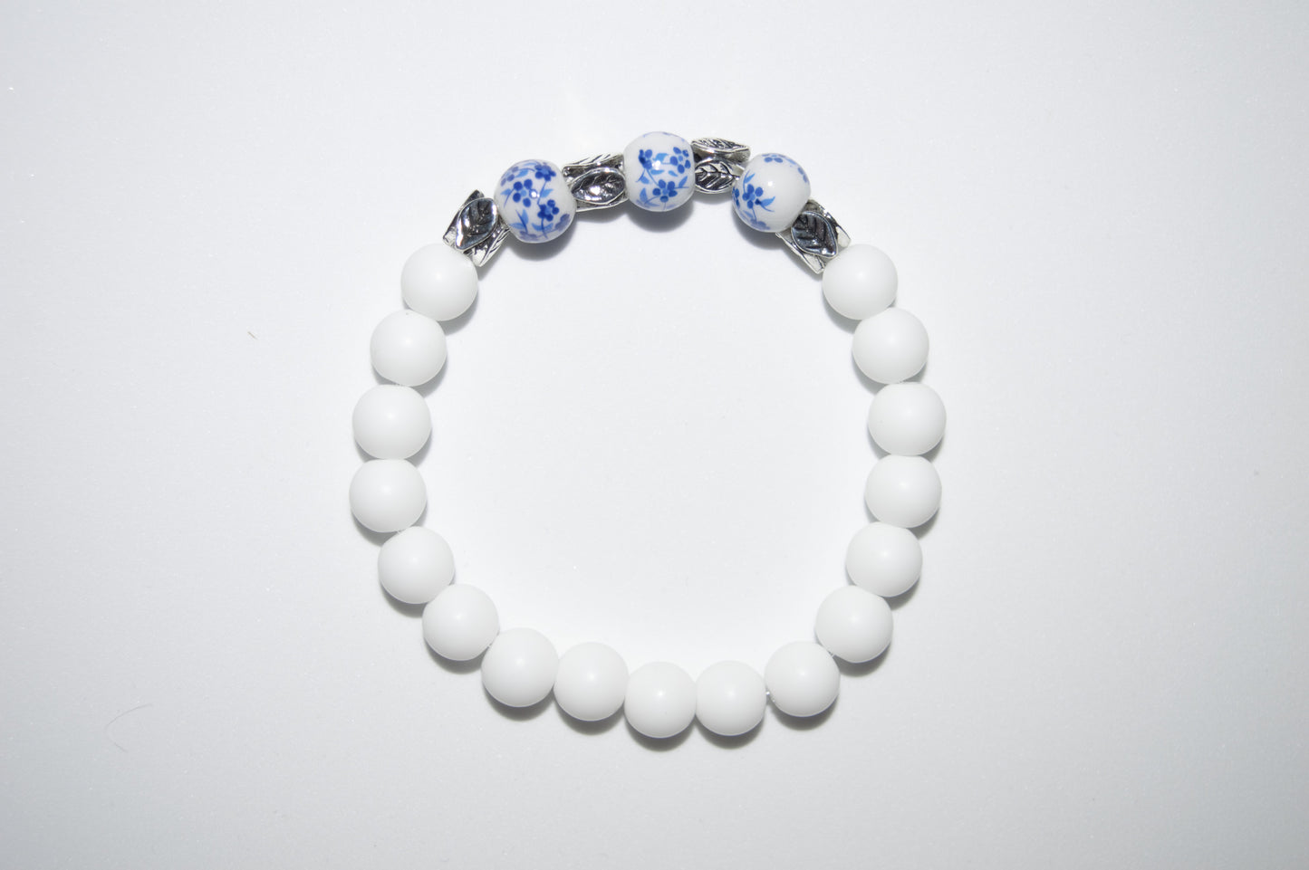 Floral ceramic and white stone bead bracelet